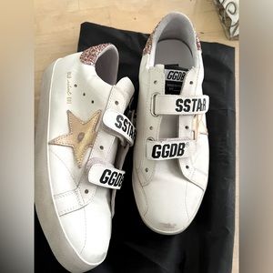 On trend Star Sneakers -EUC. Rose gold glitter detail. Worn once💕